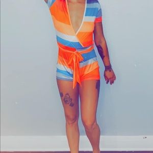 A Spring into Summer look! S/M/L. Great quality and Very Vibrant